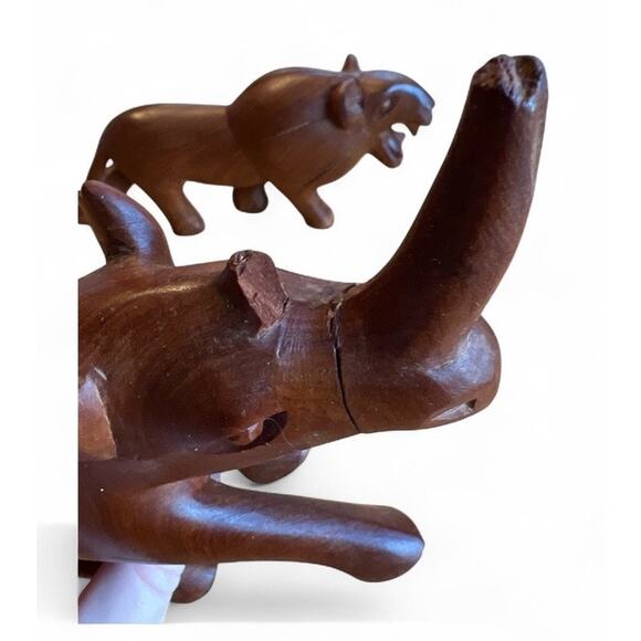 Vtg Handcarved Lion Rhino African Animal Figures Sculpture FLAW Safari Nature - Picture 3 of 8